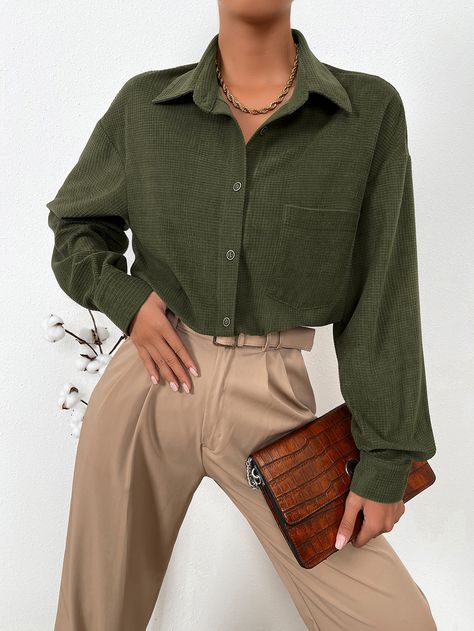 Green Top Business Casual, Army Green Clothes Womens Fashion, Green Shirt Office Outfit, Army Green Aesthetic Outfit, Army Green Blouse Outfit, Army Green Outfit Ideas, Green Color Outfits Casual, Olive Shirt Outfit Women, Dark Green Casual Outfits