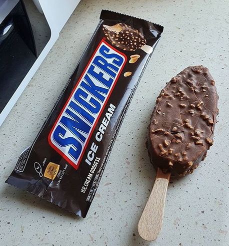 Snickers ice cream on a stick tastes waay better than a small ice cream bar😍😍 It tastes exactly like a snickers candy bar😍😍 The ice cream base is creamy and sweet. I can't tell what flavour of ice cream it is but its perfect for snickers taste 😍 There are soft caramel swirls inside which have a strong sweet flavour. The ice cream is covered in delicious milk chocokate with chopped peanuts. Peanuts,chocolate and caramel are probably main ingriedients that reminded me so much of snickers😂 Snicker Ice Cream, Candy Bar Ice Cream, Ice Cream On A Stick, Stick Ice Cream, Snickers Ice Cream, Snickers Chocolate, Snickers Candy Bar, Magnum Ice Cream, Snickers Candy