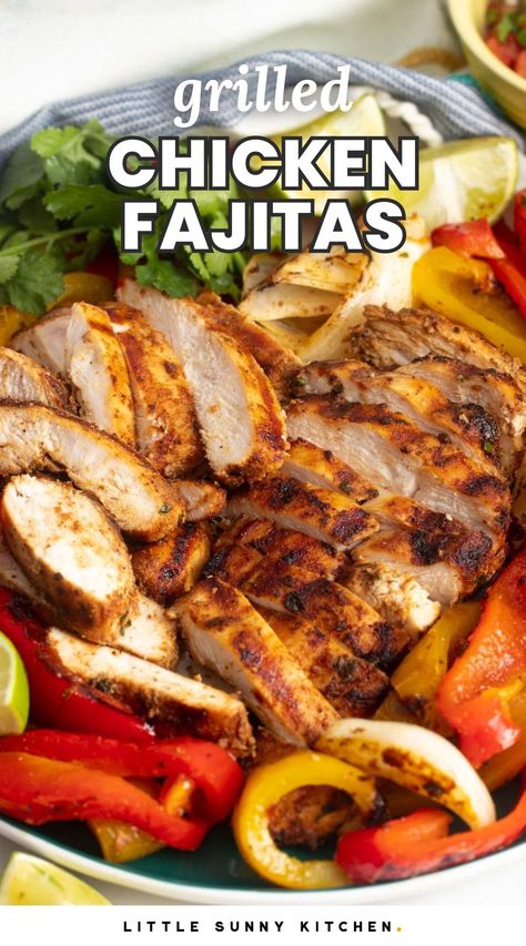 These delicious marinated and Grilled Chicken Fajitas are made with juicy chicken and tender, smoky peppers and onions. Grilled Chicken Fajitas, Homemade Fajita Seasoning, Reflux Diet, Chicken Fajita Recipe, Pan Chicken Fajitas, Smoked Meat Recipes, Fajita Seasoning, Fajita Recipe, Chicken Main Dishes