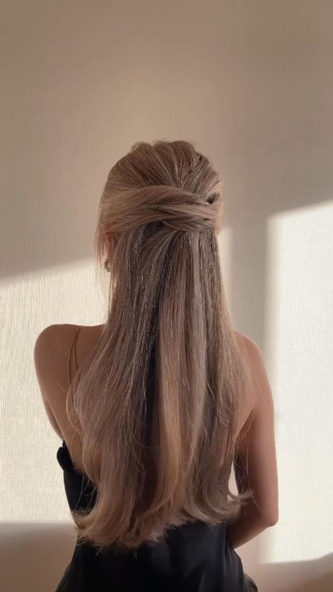 Wedding hairstyle for straight hair Formal Hairstyles For Long Hair, Prom Hairstyle, Simple Prom Hair, Guest Hair, Bridesmaid Hair Makeup, 2024 Prom, Vlasové Trendy, Elegant Wedding Hair, Long Hair Wedding Styles