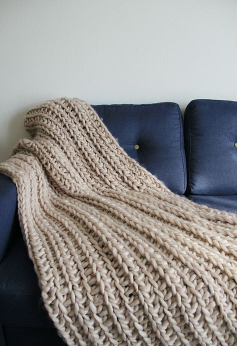 Chunky Crochet Blanket Pattern Free, Chunky Crochet Throw, Bulky Yarn Patterns, Bulky Yarn Crochet, Modern Haken, Chunky Crochet Blanket Pattern, Modern Crochet Blanket, Crochet Throw Pattern, Ribbed Crochet