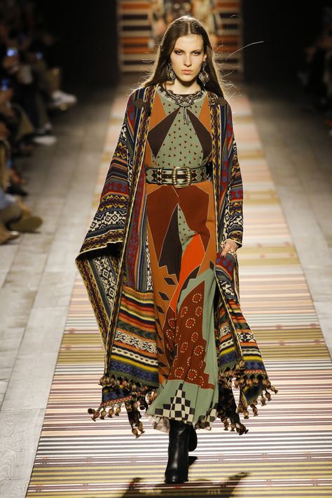 etro (milan) Fashion Trend Inspiration, Moda Hippie, Moda Boho, Looks Street Style, Autumn Dress, Fashion Show Collection, Fall 2018, Mode Inspiration, Kebaya