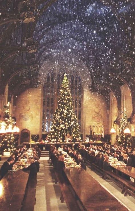 Christmas Wallpapers for iPhone - Best Christmas Backgrounds Harry Potter Weihnachten, Christmas Wallpapers Tumblr, Harry Potter Iphone Wallpaper, Harry Potter Wallpaper Phone, Hogwarts Christmas, Christmas Wallpaper Free, Tapeta Harry Potter, Iphone Wallpaper Winter, Wallpaper Winter