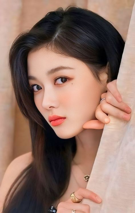 Kim yoojung   #kdrama #actress #mydemon Kim Yoo Jung Photoshoot, Lee Yoon Ji, Kdrama Actress, Kim Yoojung, Asian Actress, Filmmaking Inspiration, Kim You Jung, Korean Pop Stars, Kim Sohyun