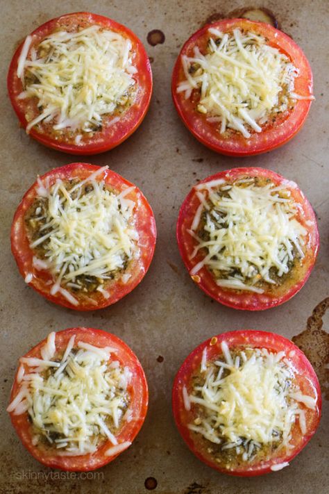 Parmesan Tomatoes, Lite Recipes, Baked Tomatoes, Recetas Keto, Skinny Taste Recipes, Going Green, Tomato Recipes, Ww Recipes, Veggie Dishes