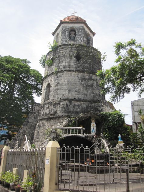 Dumaguete City Prank Photos, Dumaguete City, Dumaguete, Funny Vines, Sky Photos, Tourist Spots, Night Sky Photos, World Cultures, Leaning Tower Of Pisa