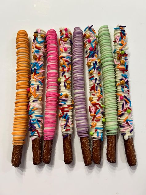 Rainbow Unicorn Birthday Chocolate Covered Pretzels, Rainbow Dessert Tables, Unicorn Birthday Dessert Table Treats by DipDipGoose on Etsy Dessert Table Treats, Rainbow Party Food, Play Doh Party, Birthday Dessert Table, Table Treats, White Chocolate Covered Pretzels, Rainbow Desserts, Dessert Table Birthday, Birthday Dessert