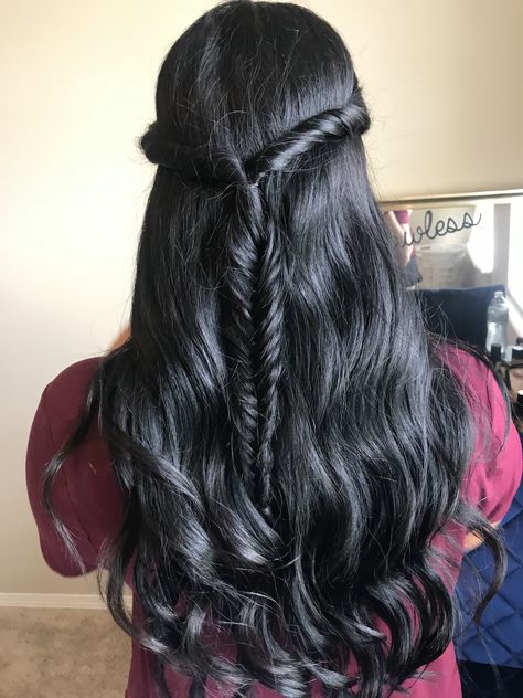 Medieval Hairstyles Black Hair, August Hairstyles, Fem Choso, Elven Hairstyles, Scary Photography, Sleek Braid, Medieval Hairstyles, Straight Black Hair, Long Hair Images