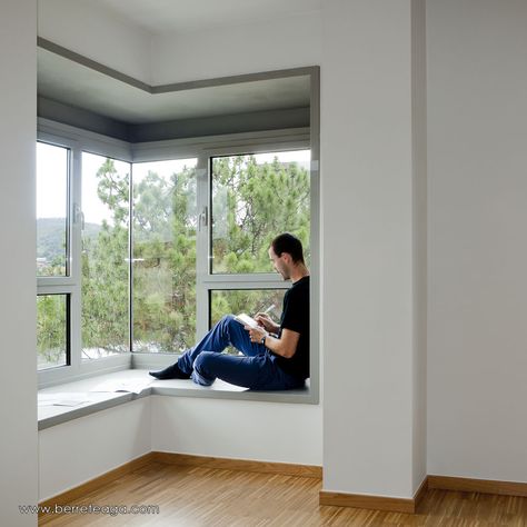 Corner Window Bedroom, Model Jendela, Modern Wooden Cupboard Design, Bedroom Window Design, Wooden Cupboard Design, Bedroom 2022, Window Seat Design, House Window Design, Window Nook