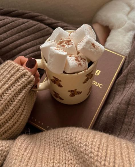 #coffee #marshmallow #hotchocolatebar #books #cozy #winter Winter Snapchat, Teddy Bear Mug, New York Christmas Aesthetic, Cosy Aesthetic, Winter Board, Aesthetic Snow, Backyard Birthday, Bear Mug, Christmas Vibe