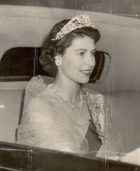 Ratu Elizabeth, Princesa Margaret, Queen Elizabeth Photos, Princesa Elizabeth, Young Queen Elizabeth, Rainha Elizabeth Ii, Reine Elizabeth Ii, Hm The Queen, Royal Tiaras