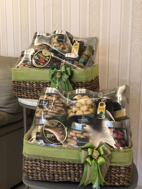 Hamper Raya Ideas, Hampers Lebaran Eid Idea, Food Hampers Packaging Basket Ideas, Cookie Hampers, Hampers Kue Kering Lebaran, Parcel Lebaran Hampers, Hampers Lebaran Unik, Ide Hampers Lebaran, Eid Mubarak Hampers