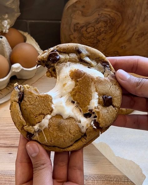 Browned Butter S’mores Chocolate Chip Cookies - Mariyum Smores Cookies, Browned Butter, S'mores, Desserts Recipes, Cookies Ingredients, S Mores, Brown Butter, Food Obsession, Sweet Snacks