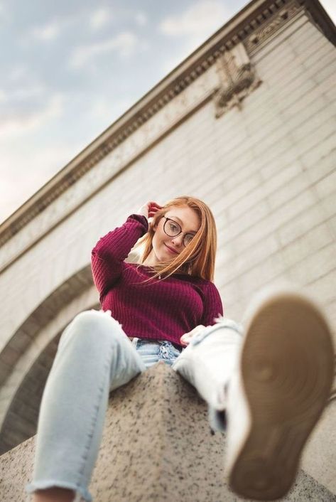 Photography Poses Short Hair, Senior Portrait Outfits, Senior Portraits Girl, Jan Van Eyck, Canton Ohio, First Day Of School Outfit, Senior Picture Ideas, Sitting Poses, Senior Poses