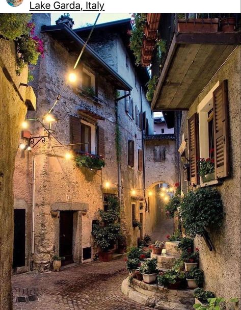 Alley Way, Italian Village, Cobblestone Streets, Living In Italy, Italy Photography, Destination Voyage, Italy Photo, Italy Vacation, Pretty Places