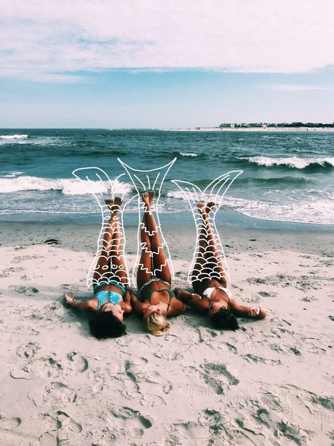 Summer Beach Poses, Beach Photography Ideas, Beach Foto, Cute Beach Pictures, Photos Bff, Ideas For Friends, Summer Picture Poses, Shotting Photo, Beach Photography Poses