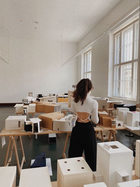 Architect Astethic Job, Architecture Astethic Student, Architecture Astethic Job, Interior Architecture Aesthetic Student, Interior Design Career Aesthetic, Architecture Student Aesthetic Outfits, Architecture School Aesthetic, Architecture Girl Aesthetic, Aesthetic Architecture Student