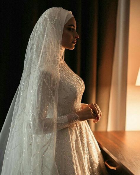 Wedding Outfits With Hijab, Wedding Dresses Arab, Outfits With Hijab, Islamic Wedding Dress, Wedding Outfit Ideas, Wedding Hijab Styles, Bridal Hijab Styles, Muslim Wedding Gown, Arabic Wedding Dresses