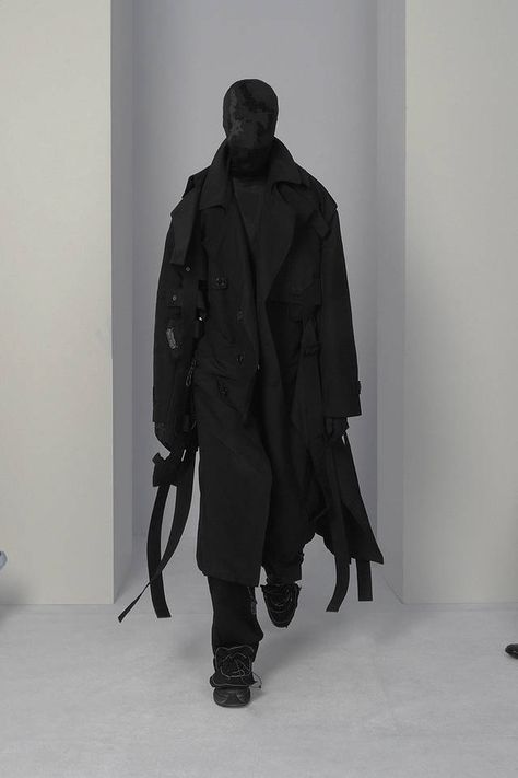 POST ARCHIVE FACTION Fall Winter 2018 Collection Lookbook Korean Fashion Streetwear Puffer Jacket Track Pants RSST Ideal Aesthetic, Post Archive Faction, Dystopian Fashion, Fashion Catwalk, Korean Fashion Ideas, Men Fashion Show, Cyberpunk Fashion, Archive Fashion, Raf Simons