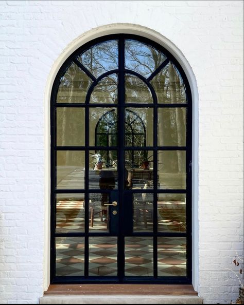 Iron Glass Doors, Dining Room Door, Arched French Doors, Arched Front Door, Modern Classic Home, Porte In Ferro, Modern Apartment Living Room, House Window Design, Home Bar Rooms