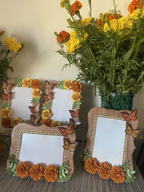 This beautiful photo frame is decorated with handcrafted paper flowers and butterflies it is a great addition to your Dia de los muertos altar. Purchase it on my etsy store or message me on instagram to place an order. Instagram: www.instagram.com/marleeney/ www.etsy.com/shop/marleeneyscreations Dia Los Muertos Decorations, Small Altar Ideas Dia De Los Muertos, Dia De Los Muertos Ofrenda Ideas Diy, Ofrenda Picture Frames, Diy Mini Ofrenda, Modern Ofrenda, Dia De Los Muertos Decorations Ideas Diy, Dia De Muertos Party Ideas, Diy Dia De Los Muertos Altar Ideas