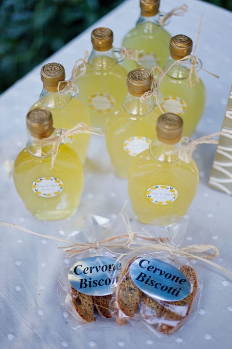 Limoncello Favors, Italian Wedding Favors, Homemade Limoncello, Bush Wedding, Homemade Wedding Favors, Homemade Wedding, Diy Wedding Favors, Wedding Favors For Guests, Wedding Gift Favors