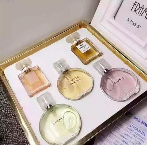 Perfume Set – Zadotie Profumo Victoria Secret, Koleksi Makeup, Koleksi Parfum, Maquillage Yeux Cut Crease, Perfume Chanel, Hermes Perfume, Avon Products, Chanel Perfume, Celebrity Perfume