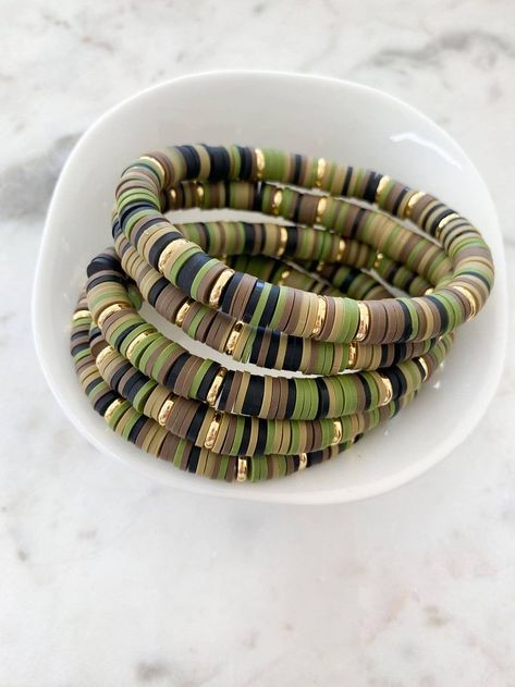 olive green brown black gold disc bracelet 7.5" Heishi Jewelry, Vinyl Disc, Homemade Bracelets, Diy Bracelets Tutorials, Disc Bracelet, Polymer Clay Bracelet, Clay Bracelet, Diy Bracelets Patterns, Diy Bracelet Designs