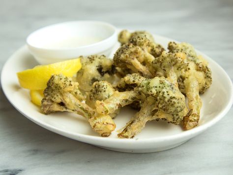 Fried Broccoli | This fast, super-easy fried broccoli recipe has just three steps. Learn how to make it at Food & Wine. Tempura Recipe, Endive Recipes, Deep Fried Appetizers, Creamy Broccoli Soup, Fried Broccoli, Healthy Vegetable Recipes, Broccoli Recipe, Roasted Broccoli, Broccoli Recipes