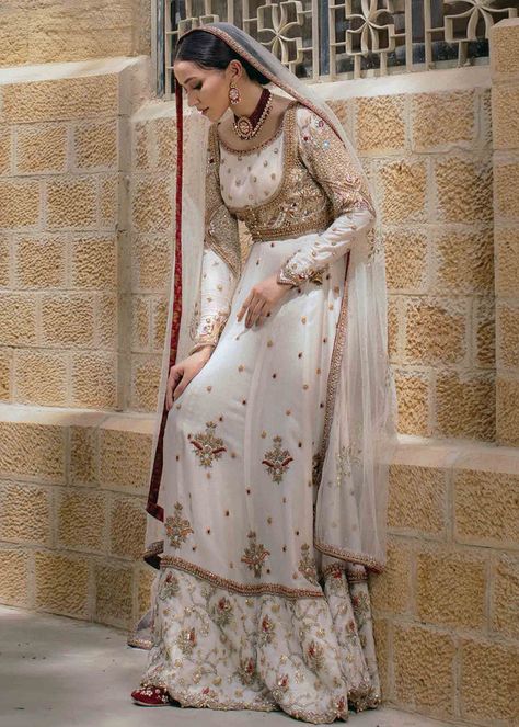 Nikkah Bride Dress, Nikkah Bride, Desi Fits, Heavy Dupatta, Nikah Dress, Heavy Dresses, Latest Dress Design, Formal Wear Dresses, Salwar Kamiz