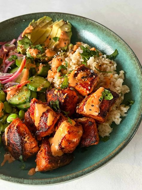 Weeknight Bowls, Salmon Nourish Bowl, Salmon Summer Recipes, Nourishing Dinner Recipes, Cooked Salmon Poke Bowl, Spicy Salmon Bowl, Nourish Bowls, Fish Dinners, Week Meals