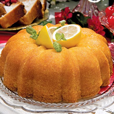 Sprite, 7 Up, and Mountain Dew all work well in this lemon-lime soda cake recipe. Lemon Lime Soda Cake, Soda Cake Recipe, Sprite Cake, Mountain Dew Cake, Limoncello Cake, Lemon Cake Mix Recipe, Box Lemon Cake, Soda Cake, Paula Deen Recipes