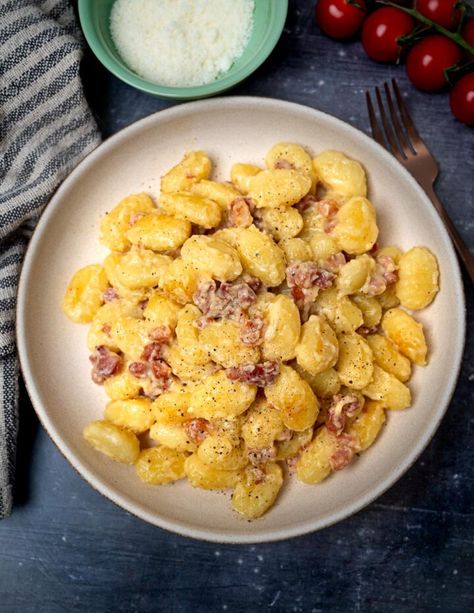 Gnocchi Carbonara, Homemade Carbonara, Blue Cheese Pasta, Creamy Gnocchi, Gnocchi Dishes, Pork Cheeks, Carbonara Sauce, Tuscan Chicken Pasta, Making Gnocchi