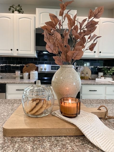 Fall Kitchen Island Decor, Fall Decor Kitchen, Fall Apartment Decor, Modern Fall Decor, Fall Centerpieces, Fall Room Decor, Fall Fireplace, Neutral Fall Decor, Fall Kitchen Decor