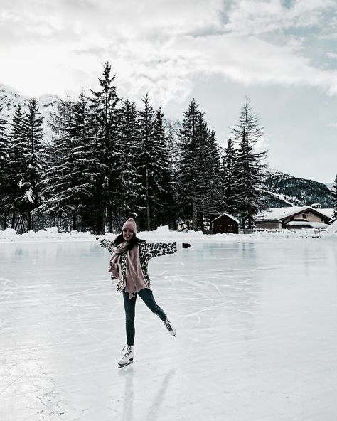 Ice Skating Aesthetic, Stile Blair Waldorf, Ice Lake, Skating Aesthetic, Winter Inspo, Aesthetic Couple, Ice Rink, Beautiful Travel Destinations, Merry Christmas To All