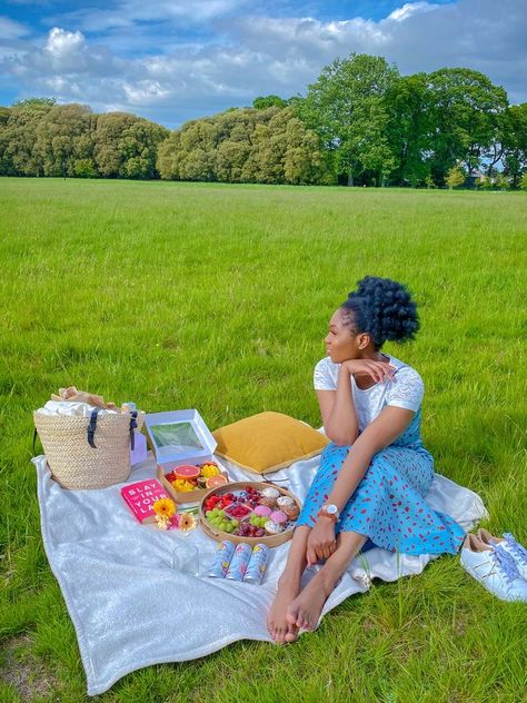 Summer picnic, black girl, high puff, green scenery Picnic Outfits Black Women, Picnic Outfit Aesthetic, Spring Picnic Outfit, Picnic Photoshoot Ideas, Picnic Date Outfit, Picnic Pics, Picnic Date Outfits, Black Cottagecore, Cottagecore Picnic