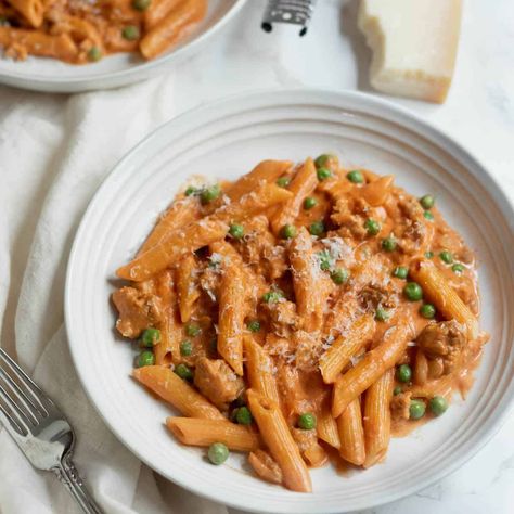 Creamy Vodka Sauce, Sausage Penne, Penne Vodka, Vodka Sauce Recipe, Vodka Sauce Pasta, Pancetta Recipes, Pancetta Pasta, Penne Pasta Recipes, Pasta With Peas