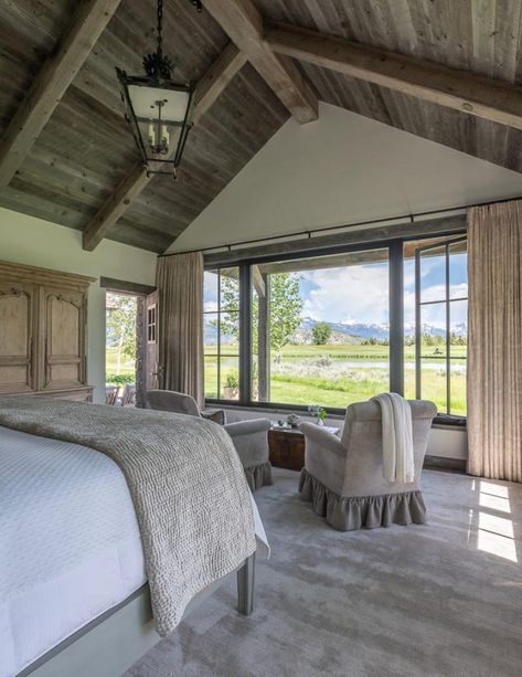 Traditional mountain home with modern elements in beautiful Wyoming #bedroom #window #view Interior Design Minimalist, Rustic Home Interiors, Rustic Home Design, Design Del Prodotto, Rustic Bedroom, Rustic Interiors, Barn House, Ranch House, Home Staging