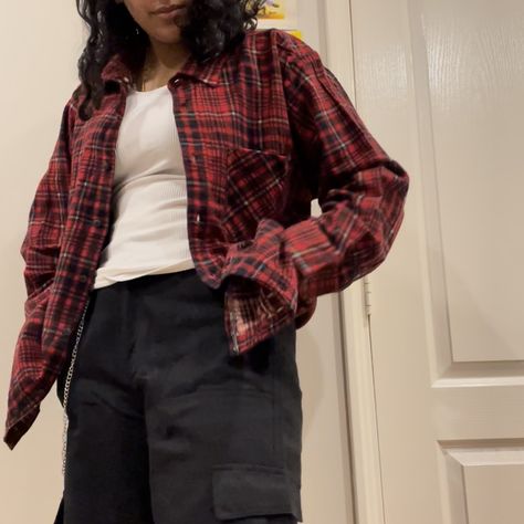 outfit, flannel shirt, flannel, flannel outfit, ootd, fit check, tomboy style, tank top, tank top outfit, cargo pants, cargo pant outfit, boyish outfit, outfit inspo, style inspo, androgynous, andro fits Flannel With Tank Top Outfit, Burgundy Flannel Outfit, Tank Top And Flannel Outfits, Women Button Up Shirt Outfit, Red Flannel Outfit Aesthetic, Red Flannel Outfits, Poppy Core, Outfits With Flannels, Red Flannel Outfit