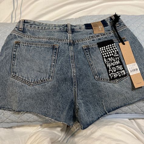 Brand New With Tags Never Worn Cute Jeans Shorts, Ksubi Shorts Outfit Black Women, Ksubi Shorts Outfit, Ksubi Jeans Outfit, Shorts Outfits Black Women, Jeans And Crop Top, Diy Clothes Jeans, Shorts Outfit Ideas, Denim Diy Clothes