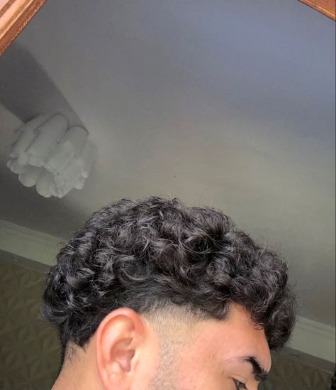 High Taper Curly Hair, High Taper Fade Haircut Curly, Short Curly Taper, Taper Fade Ondulado, High Taper Fade Curly Hair, Curly Drop Fade, Low Drop Fade Curly Hair, Mid Taper Fade Haircut Curly, Low Taper Curly Hair