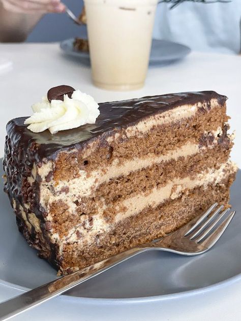 Espresso Cream Cake, Italian Mocha Cake, Coffee And Cream Cake, Mocha Cakes, Booze Cakes, Mocha Cake Recipe, Booze Cake, Baking Pan Sizes, Mocha Cream