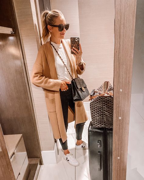 International Travel Outfit, Coatigan Outfit, Outfit Tenis, Aeroplane Outfit, Chic Travel Outfit, Comfortable Travel Outfit, Flight Outfit, Wallpaper Travel, Comfy Travel Outfit