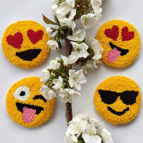 İldenaYS Punch&Embroidery on Instagram: “Emoji severler burada mı ? 🙃 #tbt #punchneedleembroidery #handtufted #carcoasters #emoji #smile #funny #emojichallenge #arabaaksesuar” Emoji Embroidery, Emoji Smile, Punch Needling, Punch Embroidery, Emoji Challenge, Instagram Emoji, Needle Embroidery, Punch Needle Embroidery, Needle Punch