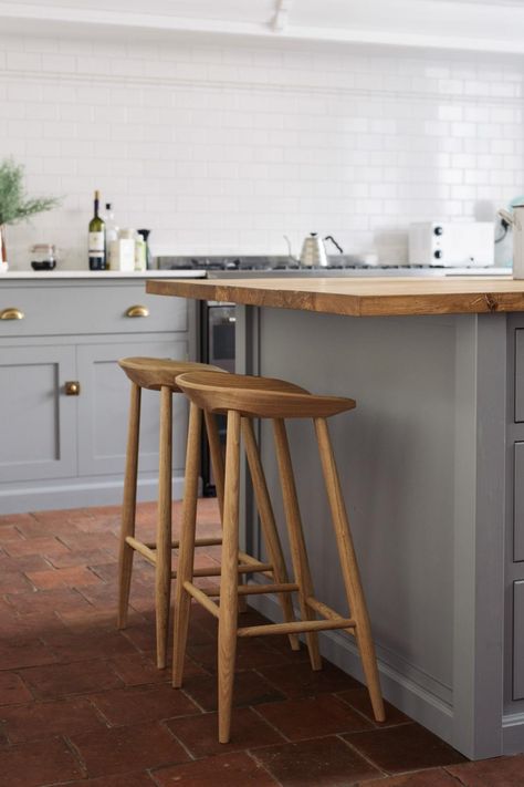 Terracota Floor Kitchen, Kitchen Devol, Devol Shaker Kitchen, Townhouse Kitchen, Barn Kitchen, Devol Kitchens, English Kitchen, Tile Kitchen, Simple Furniture