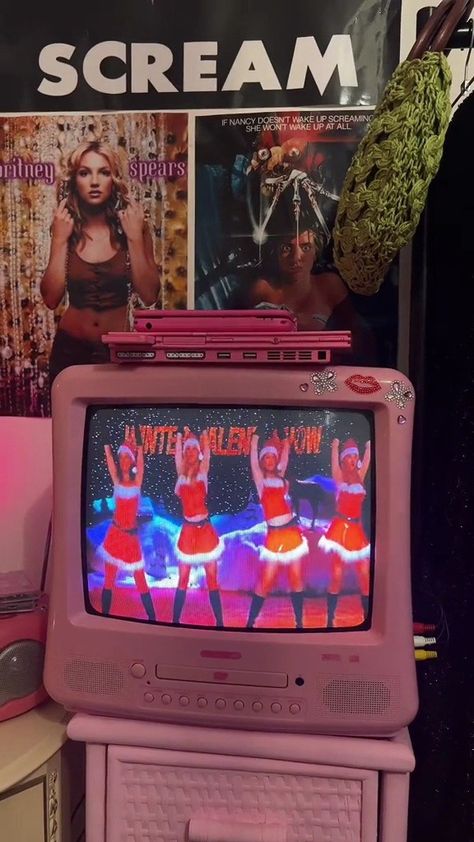 Y2k room 00s Room Aesthetic, Flip Phone 2000s Aesthetic, Girly Habits, 2000s Room Aesthetic, Y2k Aesthetic Pictures, Bratz Room, Trashy 2000s Aesthetic, Y2k Tv, Harry Potter Dvd