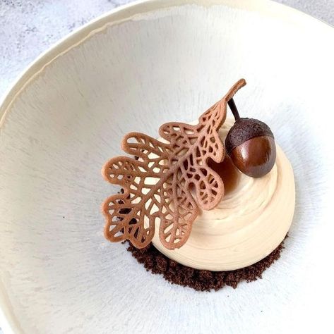 Hazelnut Mousse, Hazelnut Dessert, Chocolate Crumble, Layered Salad Recipes, Fine Dining Desserts, Chocolate Garnishes, Dessert Illustration, Dessert Presentation, Hazelnut Chocolate