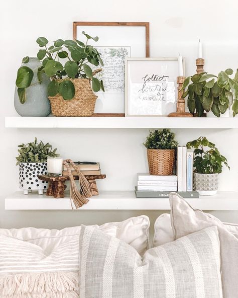 How to Decorate Mid Century Modern + the best Mid Century Decor Retailers! - The Beauty Revival Shelf Decor Bedroom, Boho Farmhouse Decor, Floating Shelves Living Room, Floating Shelf Decor, Shelf Decor Living Room, Styling Shelves, Living Room Shelves, Decorating Shelves, Shelves In Bedroom