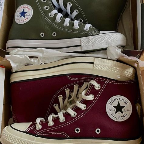 Converse Shoes Aesthetic, Dark Red Converse, Red Converse Shoes, Mode Converse, Cute Converse Shoes, Look 80s, Cute Converse, Dr Shoes, Red Converse