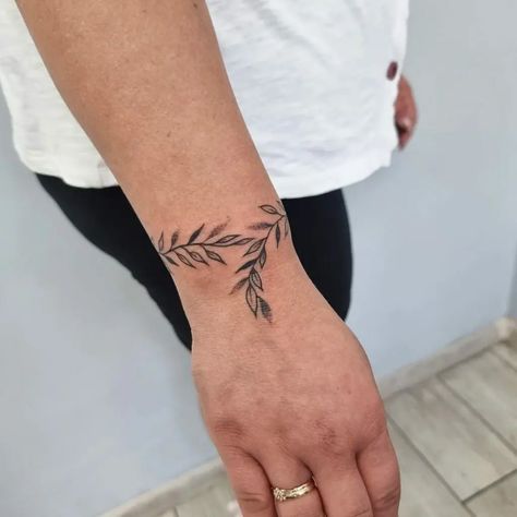 Small Wrist Tattoos For Men, Wrist Tattoo Ideas For Men, Wristband Tattoo, Tattoo For Women Ideas, Bracelet Tattoo For Man, Ankle Tattoo Men, 2024 Minimalist, Band Tattoos For Men, Wrist Bracelet Tattoo